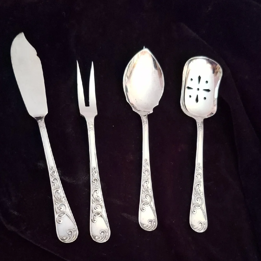 Vintage SElegant Silver Cutlery Set